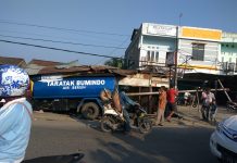 Taratak Tabrak Warung, Buluran Macet