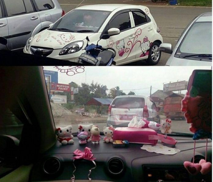 taxi-online-hello-kitty